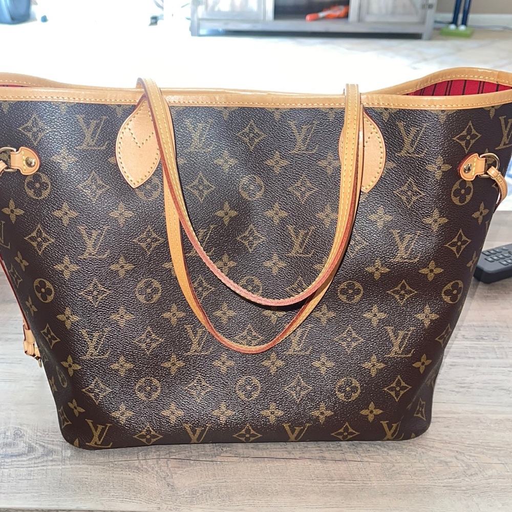 Barely worn Louie handbag SD0116 code
